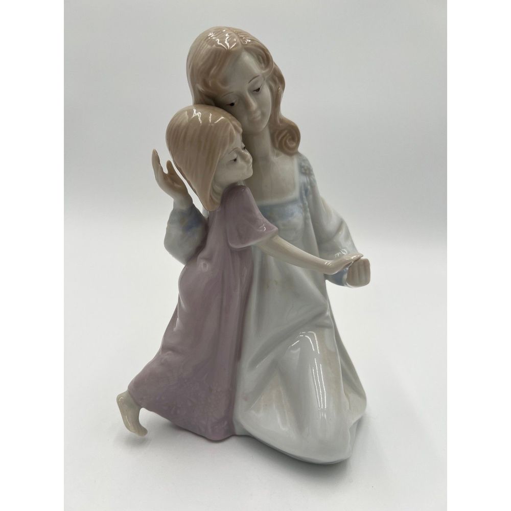 Vintage Porcelain Meico Mother and Daughter Figurine by Paul‎ Sebastian 1990